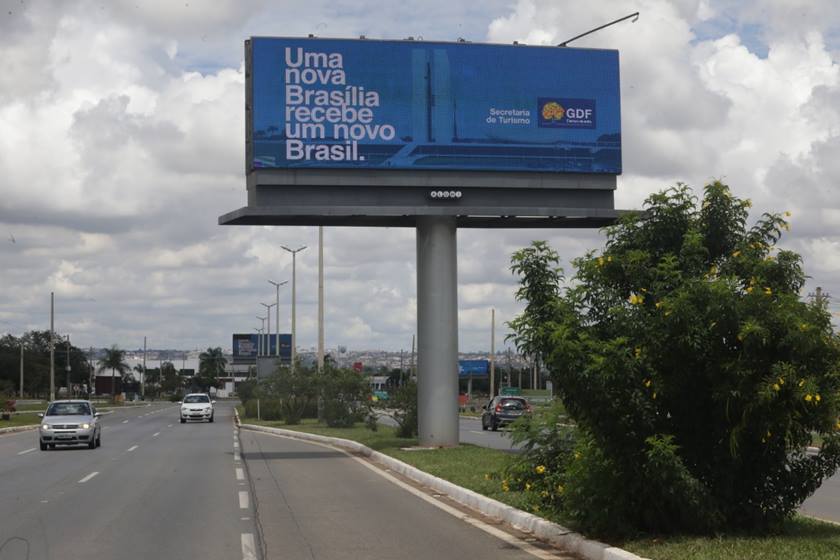 Governo do DF tentou, mas foi impedido de gastar mais R$ 63 milhões com publicidade